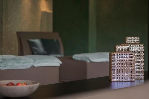 a room with two beds and a bowl of fruit on a table at Hotel Dorner B&B in Lagundo