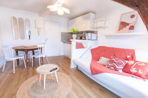 Photo de la galerie de l'établissement Le Terracotta - Somptueux T2 à 2 pas du centre, à Évreux