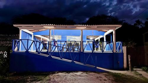Santo DomingoにあるCasa Brisas del Uveritoの青い建物