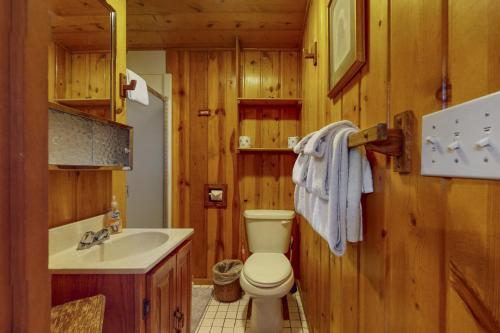 Ένα μπάνιο στο The Cabin At Penn Cove