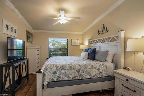 a bedroom with a bed and a ceiling fan at Condo Near the Beach in Fort Myers