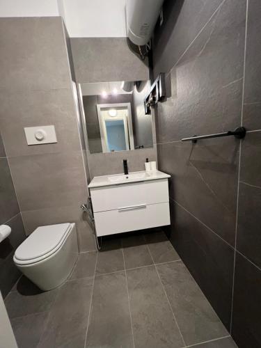 Ένα μπάνιο στο THE ROCK HOUSE camere con bagno privato self check-in