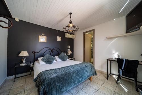 a bedroom with a bed and a black wall at Les Loges du Luberon in Coustellet