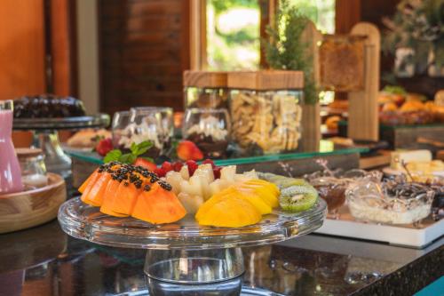 Makanan di atau berdekatan rumah tamu ini