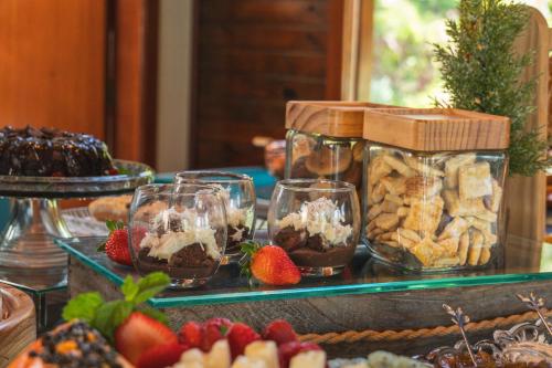 Makanan di atau berdekatan rumah tamu ini