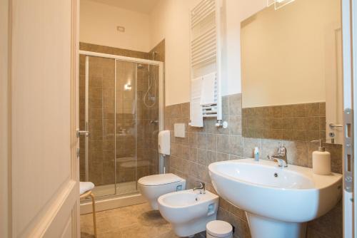 a bathroom with a sink and a toilet and a shower at Fattoria Didattica La Collina Incantata in Narni