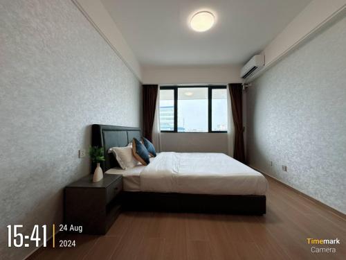 Giường trong phòng chung tại RDC Hotel