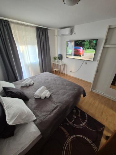 a bedroom with a bed with two towels on it at Gajeva Rooms - Toronto apartment SELF CHECK-IN in Virovitica