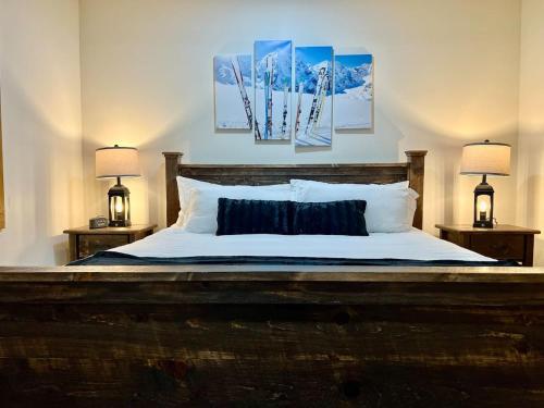 Ένα ή περισσότερα κρεβάτια σε δωμάτιο στο Luxury Townhome in converted barn105