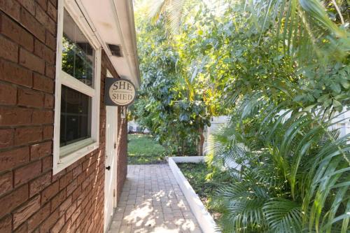 Jardin de l'établissement NEW Hugh St Hideaway with Pool