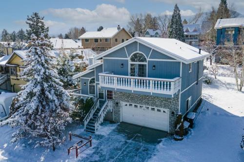 an aerial view of a house in the snow at Stylish Home with Hot Tub, Ping Pong, Pickleball, Electric Scooters and Pet Friendly in Big Bear City