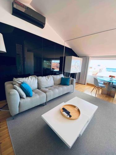 SEA VIEW Loft 30 secs to Beach in Historic Old Town