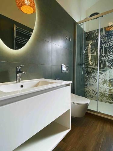 SEA VIEW Loft 30 secs to Beach in Historic Old Town