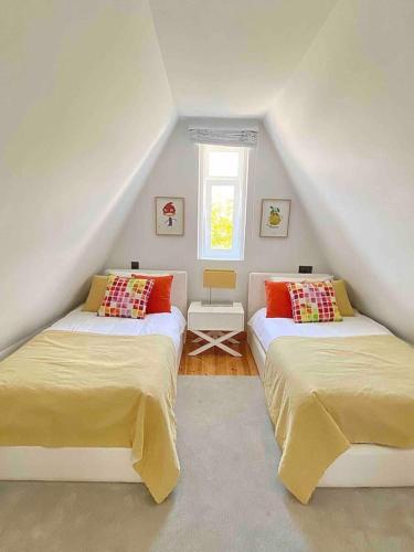 SEA VIEW Loft 30 secs to Beach in Historic Old Town photo 2