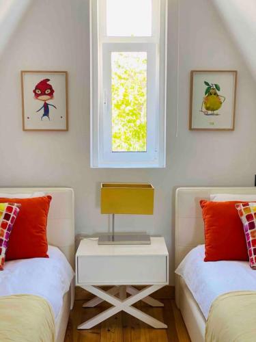 SEA VIEW Loft 30 secs to Beach in Historic Old Town