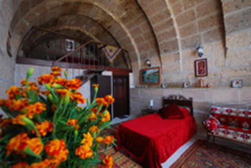 a bedroom with a bed and flowers in a room at Karamanli Konagi in Guzelyurt