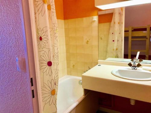 Kúpeľňa v ubytovaní Résidence La Fleur Du Roy - Joli studio cabine situé proche centre MAE-3684