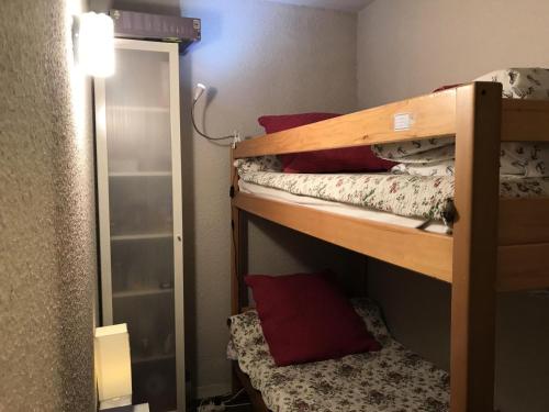 Ένα ή περισσότερα κρεβάτια σε δωμάτιο στο Résidence Tiolache - Appartement au départ des pistes de ski de Corrençon en Vercors MAE-4034