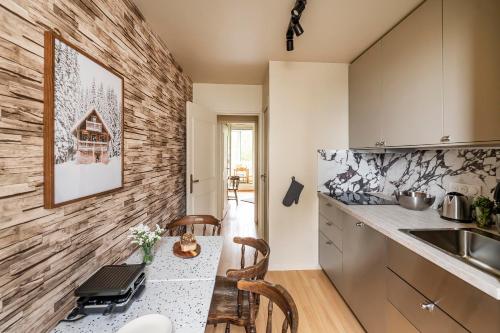a kitchen with a counter and a table with chairs at Appartements Lake 3 - Duke Housing in Créteil