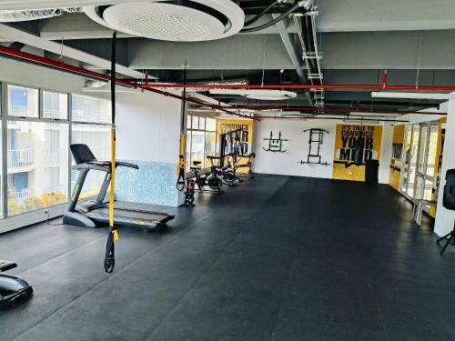 a gym with treadmills and exercise equipment in a building at Apto completo Pto Azul Club House Ven a Descansar in Ricaurte