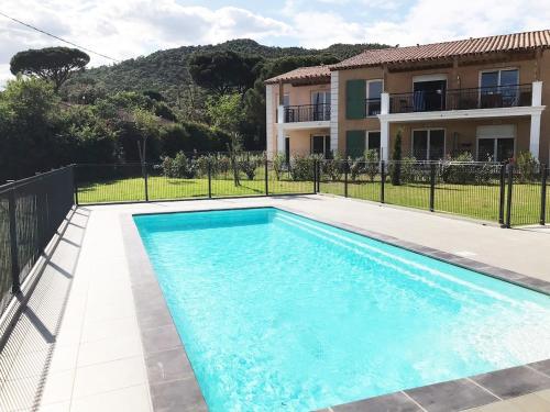 Maison Jasmin, Modern, air-conditioned 2-bed with lovely terrace & communal pool