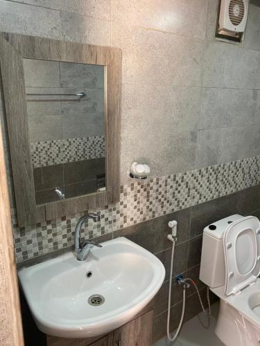 Koupelna v ubytování Al Jawhara Luxury Camp