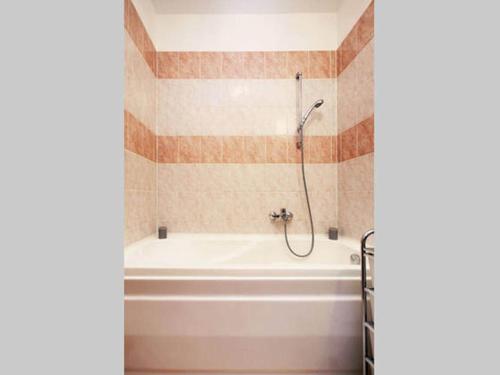 Koupelna v ubytování Downtown Garden Isle in urban Style-Free parking