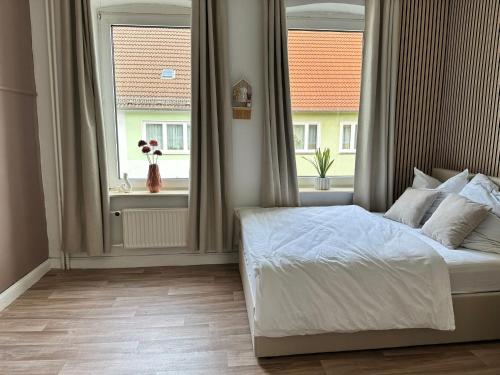 a bedroom with a bed in front of a window at Gemütliche Wohnung im Zentrum in Neumünster