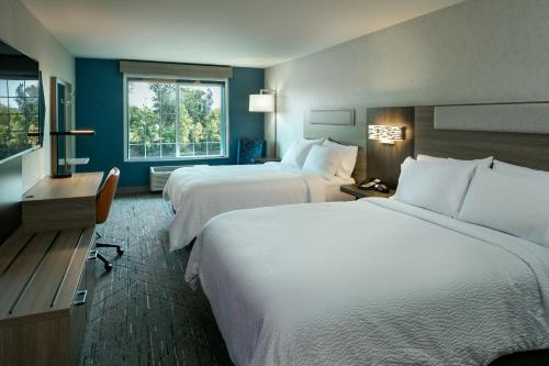 a hotel room with two beds and a window at Holiday Inn Express Corvallis-On the River by IHG in Corvallis