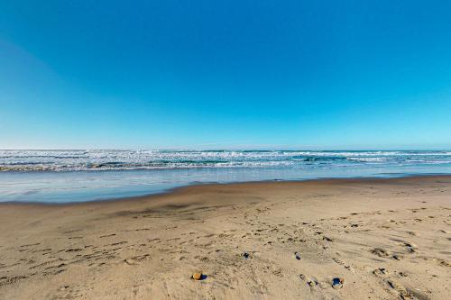a sandy beach with the ocean in the background at Sebastian's Crib Condo in Lincoln City