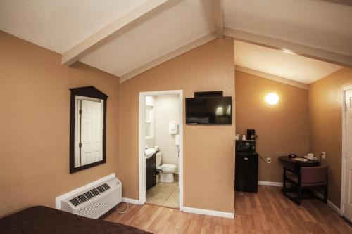 Tri-Valley Inn & Suites – Photos 4