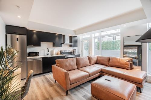 Η κουζίνα ή μικρή κουζίνα στο Westview Luxury Suites