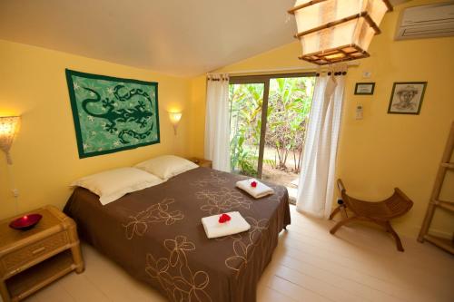 Tempat tidur dalam kamar di Robinson's Cove Villas - Deluxe Cook Villa