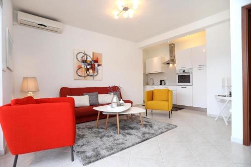 Apartments with parking space Mastrinka - Ciovo - 23789