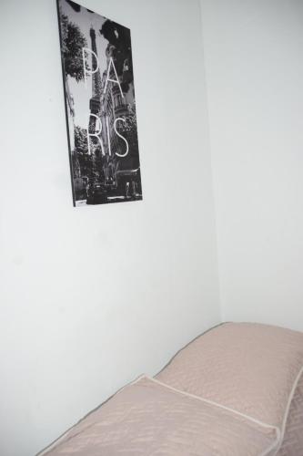 a picture hanging on a wall next to a bed at Hotel Barcelona in Montería