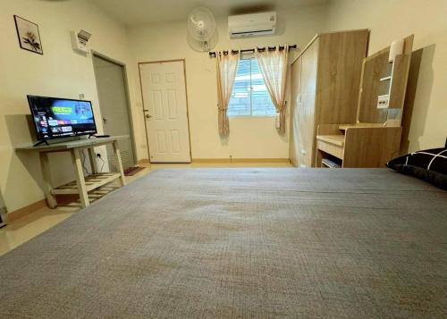Μια τηλεόραση ή/και κέντρο ψυχαγωγίας στο ห้องเช่าพิภูตะวัน