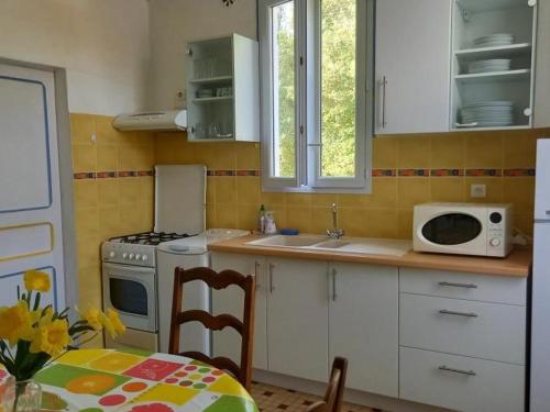 Photo de la galerie de l'établissement Charmante maison avec jardin près plage pour 4 pers. - FR-1-540-312, à Notre-Dame-de-Monts