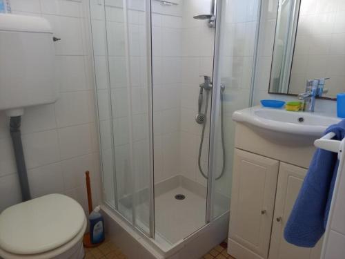 Photo de la galerie de l'établissement Charmante maison avec jardin près plage pour 4 pers. - FR-1-540-312, à Notre-Dame-de-Monts