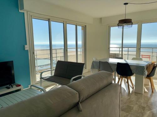 Photo de la galerie de l'établissement Appartement refait à neuf, vue océan, 6 personnes - FR-1-323-562, à Saint-Jean-de-Monts