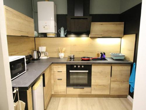 Photo de la galerie de l'établissement T3 Centre Luchon avec Parking pour 4 Pers - FR-1-313-240, à Luchon