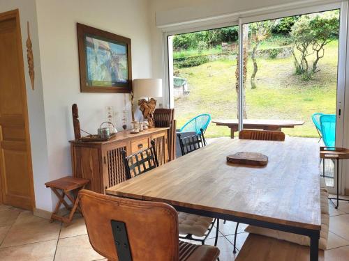 Photo de la galerie de l'établissement Maison familiale 4 chambres près de la plage à Merville-Franceville-Plage - FR-1-788-52, à Merville-Franceville-Plage