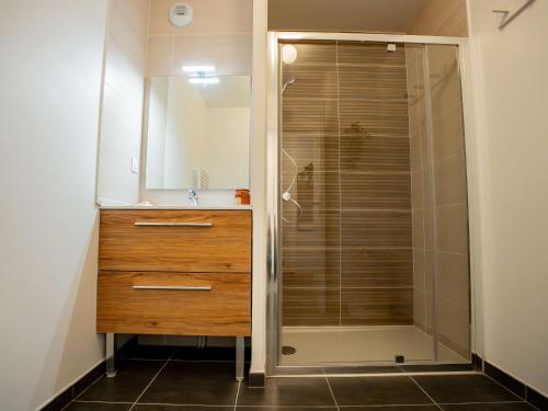 a bathroom with a shower with a wooden dresser at Appartement T2 avec grande terrasse et parking - FR-1-553-291 in Balaruc-les-Bains