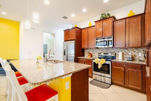 Universal 3BR Townhome with Pool photo 37