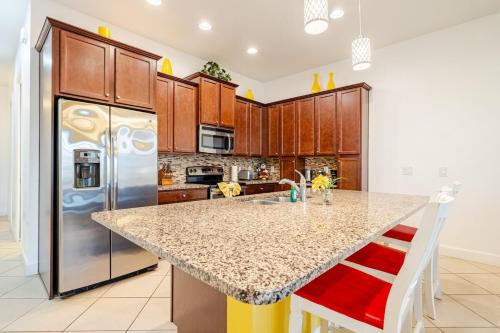Universal 3BR Townhome with Pool photo 36