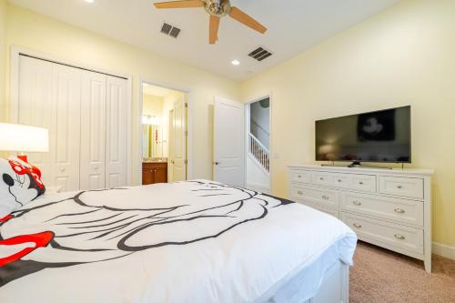 Universal 3BR Townhome with Pool photo 30