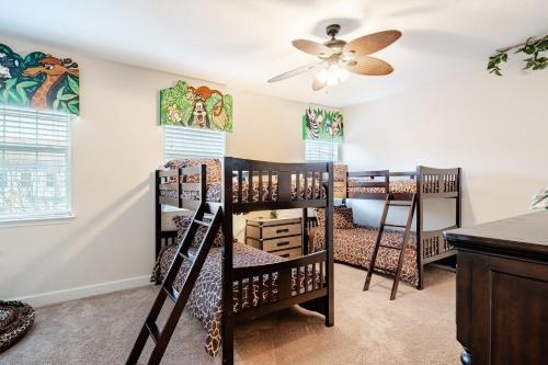 Universal 3BR Townhome with Pool photo 9