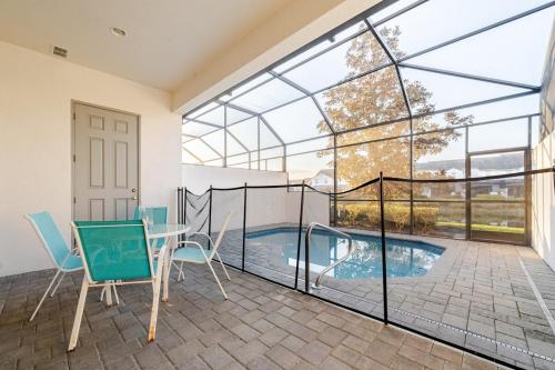 Universal 3BR Townhome with Pool photo 27