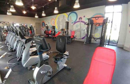 Universal 3BR Townhome with Pool photo 21