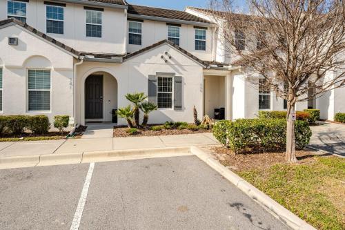 Universal 3BR Townhome with Pool photo 20