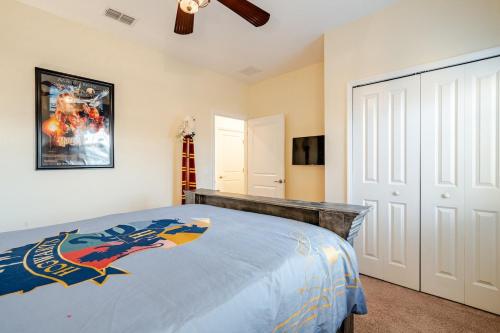 Universal 3BR Townhome with Pool photo 14
